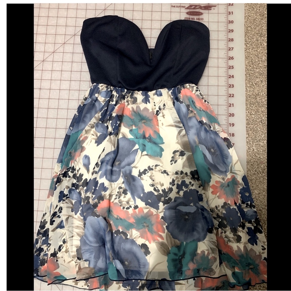 Trac Women’s Floral Dress. .267 - Picture 1 of 3